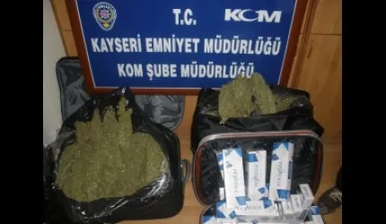Valiz içinde esrar sevkiyatı yaparken yakalandılar