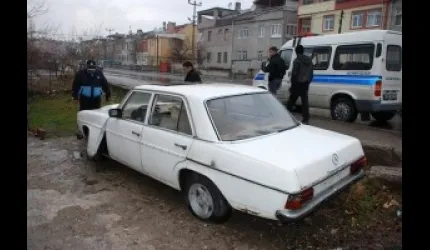 Sokaklardaki sahipsiz hurda araçlar toplanıyor