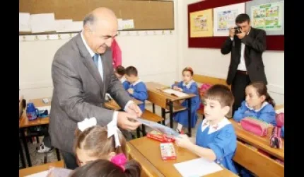 Talas Belediyesi Minik Öğrencilere Kırtasiye Yardımı Yaptı.