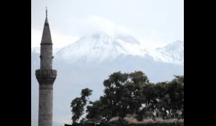 Erciyes Dağı'na mevsimin ilk karı yağdı
